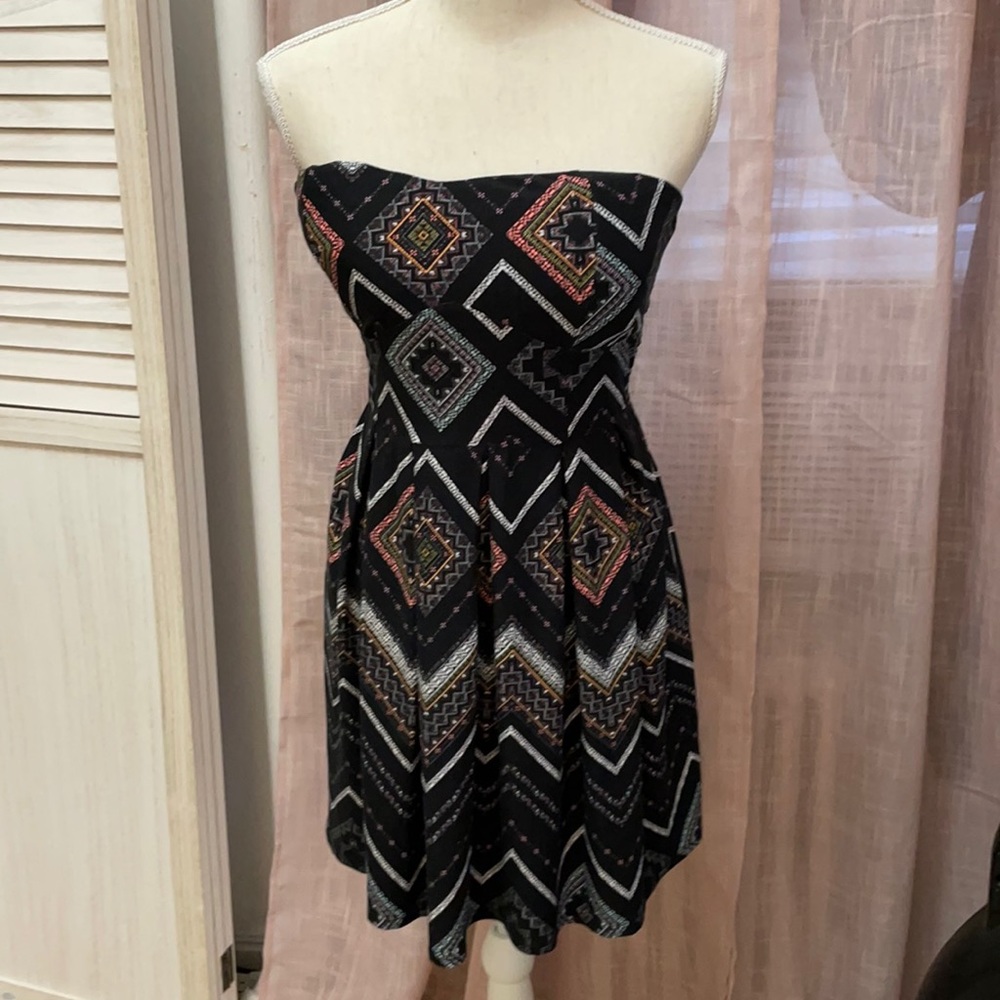 Mini strapless dress with sweetheart neckline